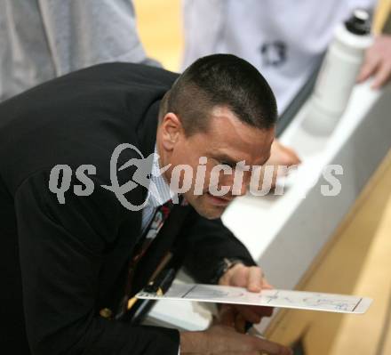 Basketball Bundesliga. Woerthersee Piraten gegen WBCKraftwerk Wels. Trainer Raoul Korner (Wels).  Klagenfurt, 21.2.2009.
Foto: Kuess

---
pressefotos, pressefotografie, kuess, qs, qspictures, sport, bild, bilder, bilddatenbank