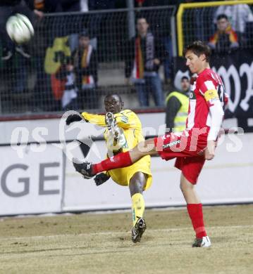 Fussball. Tipp3-Bundesliga. SK Austria Kelag Kaernten  gegen KSV Superfund. Modou Jagne, (Austria Kaernten), Dominique Taboga (KSV). Kapfenberg, 21.2.2009. 
Foto: Kuess

---
pressefotos, pressefotografie, kuess, qs, qspictures, sport, bild, bilder, bilddatenbank