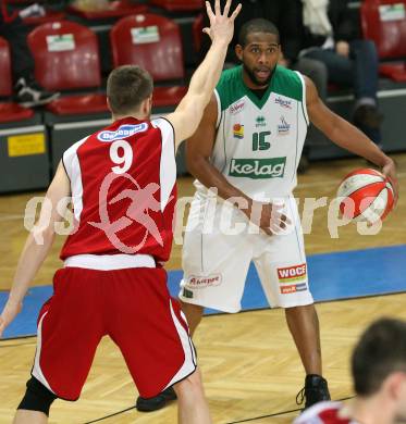 Basketball Bundesliga. Woerthersee Piraten gegen WBCKraftwerk Wels. Timothy Burnette (Piraten), Casey Archibald (Wels).  Klagenfurt, 21.2.2009.
Foto: Kuess

---
pressefotos, pressefotografie, kuess, qs, qspictures, sport, bild, bilder, bilddatenbank