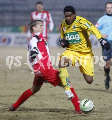 Fussball. Tipp3-Bundesliga. SK Austria Kelag Kaernten  gegen KSV Superfund. Sandro, (Austria Kaernten), Milan Fukal (KSV). Kapfenberg, 21.2.2009. 
Foto: Kuess

---
pressefotos, pressefotografie, kuess, qs, qspictures, sport, bild, bilder, bilddatenbank