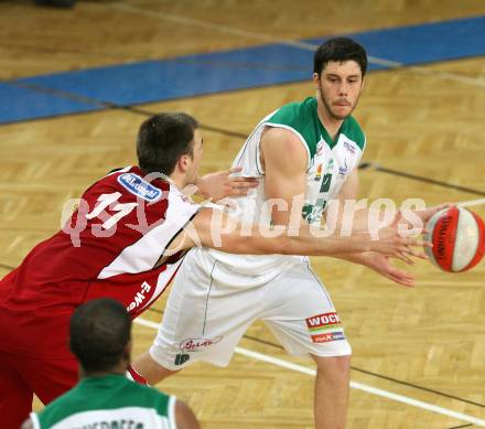 Basketball Bundesliga. Woerthersee Piraten gegen WBCKraftwerk Wels. Erik Rhinehart (Piraten), Michael Hauer (Wels).  Klagenfurt, 21.2.2009.
Foto: Kuess

---
pressefotos, pressefotografie, kuess, qs, qspictures, sport, bild, bilder, bilddatenbank