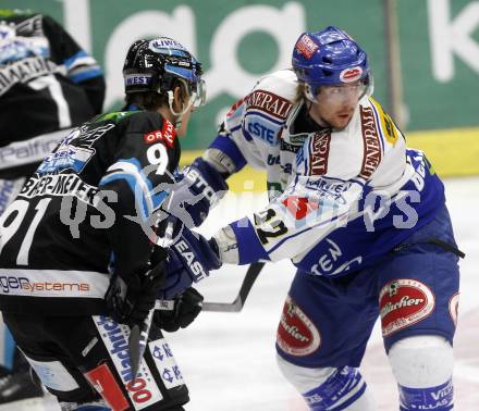 EBEL. Eishockey Bundesliga. EC Pasut VSV gegen EHC LIWEST Linz. Thomas Pfeffer,  (VSV), Martin Grabher Meier (Linz). Villach, am 22.2.2009.
Foto: Kuess 


---
pressefotos, pressefotografie, kuess, qs, qspictures, sport, bild, bilder, bilddatenbank