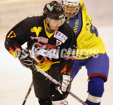 Eishockey. CHL. Althofen gegen Spittal. Ofner Heiko (Althofen), Steinberger Roland (Spittal). Althofen, 25.2.2009.
Foto: Kuess
---
pressefotos, pressefotografie, kuess, qs, qspictures, sport, bild, bilder, bilddatenbank