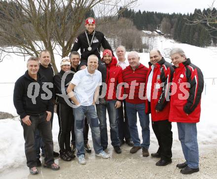Biathlon. Empfang Silbermedaillengewinner Daniel Mesotitsch. Rudi Janach, Robert Graber, Sam Mesotitsch, Martin Standmann, Martin Mesotitsch, Vater Erwin Mesotitsch, Fredi Reichmann (Fanclub), Gregor Dobernig. St. Jakob, 24.2.2009.
Foto: Kuess
---
pressefotos, pressefotografie, kuess, qs, qspictures, sport, bild, bilder, bilddatenbank