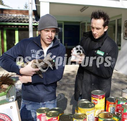 Fussball. Bundesliga. SK Austria Kaernten. Scheckuebergabe an das Tierheim Klagenfurt. Zlatko Junuzovic, Matthias Dollinger. Klagenfurt, 25.2.2009.
Foto: Kuess
---
pressefotos, pressefotografie, kuess, qs, qspictures, sport, bild, bilder, bilddatenbank