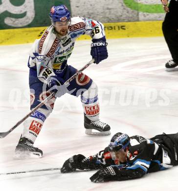 EBEL. Eishockey Bundesliga. EC Pasut VSV gegen EHC LIWEST Linz. Jonathan Ferland, (VSV),  Robert Lukas (Linz). Villach, am 26.2.2009.
Foto: Kuess 


---
pressefotos, pressefotografie, kuess, qs, qspictures, sport, bild, bilder, bilddatenbank