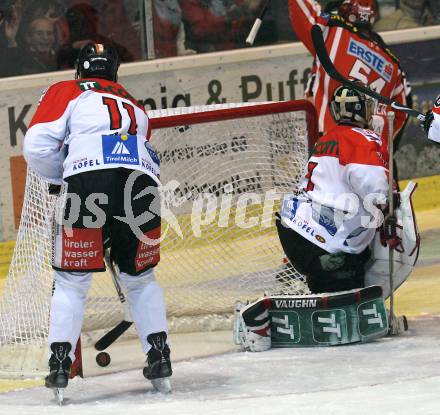 EBEL. Eishockey Bundesliga. KAC gegen HC TWK Innsbruck. SCHNEIDER Andrew (KAC), LAKOS Philippe, KOTYK Seamus (Innsbruck). Klagenfurt, am 26.2.2009.
Foto: Kuess 

---
pressefotos, pressefotografie, kuess, qs, qspictures, sport, bild, bilder, bilddatenbank