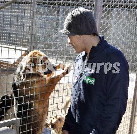 Fussball. Bundesliga. SK Austria Kaernten. Scheckuebergabe an das Tierheim Klagenfurt. Zlatko Junuzovic. Klagenfurt, 25.2.2009.
Foto: Kuess
---
pressefotos, pressefotografie, kuess, qs, qspictures, sport, bild, bilder, bilddatenbank