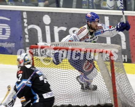 EBEL. Eishockey Bundesliga. EC Pasut VSV gegen EHC LIWEST Linz. Torjubel Dan Cavanaugh (VSV). Villach, am 26.2.2009.
Foto: Kuess 


---
pressefotos, pressefotografie, kuess, qs, qspictures, sport, bild, bilder, bilddatenbank