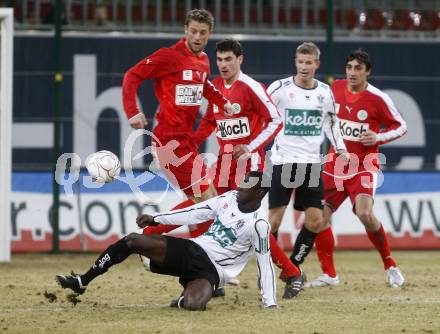 Fussball. Tipp3-Bundesliga. SK Austria Kelag Kaernten  gegen SV Mattersburg. Modou Jagne, Thomas Hinum, (Austria Kaernten), Adnan Mravac (Mattersburg). Klagenfurt, 28.2.2009. 
Foto: Kuess

---
pressefotos, pressefotografie, kuess, qs, qspictures, sport, bild, bilder, bilddatenbank