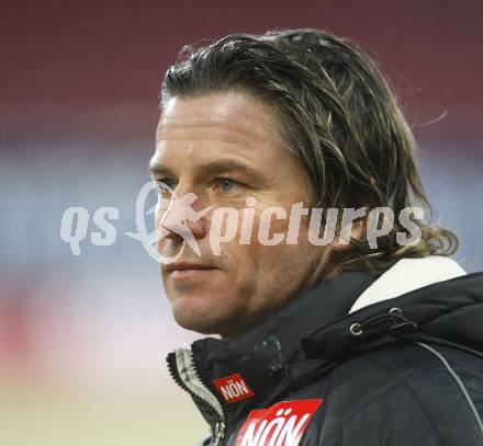 Fussball. Tipp3-Bundesliga. SK Austria Kelag Kaernten  gegen SV Mattersburg. Trainer Frenkie Schinkels (Austria Kaernten). Klagenfurt, 28.2.2009. 
Foto: Kuess

---
pressefotos, pressefotografie, kuess, qs, qspictures, sport, bild, bilder, bilddatenbank