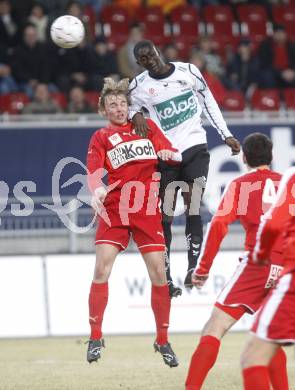 Fussball. Tipp3-Bundesliga. SK Austria Kelag Kaernten  gegen SV Mattersburg. Modou Jagne (Austria Kaernten), Lukas Rath (Mattersburg). Klagenfurt, 28.2.2009. 
Foto: Kuess

---
pressefotos, pressefotografie, kuess, qs, qspictures, sport, bild, bilder, bilddatenbank