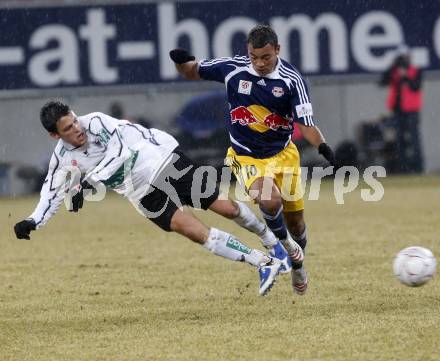 Fussball. Tipp3-Bundesliga. SK Austria Kelag Kaernten  gegen RB Salzburg. Zlatko Junuzovic, (Austria Kaernten), Johan Vonlanthen (Salzburg). Klagenfurt, 4.3..2009. 
Foto: Kuess

---
pressefotos, pressefotografie, kuess, qs, qspictures, sport, bild, bilder, bilddatenbank