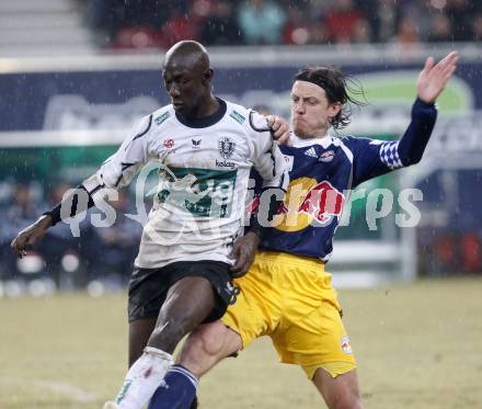 Fussball. Tipp3-Bundesliga. SK Austria Kelag Kaernten  gegen RB Salzburg. Modou Jagne, (Austria Kaernten), Rene Aufhauser (Salzburg). Klagenfurt, 4.3..2009. 
Foto: Kuess

---
pressefotos, pressefotografie, kuess, qs, qspictures, sport, bild, bilder, bilddatenbank