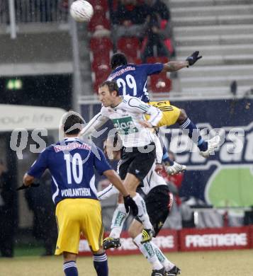 Fussball. Tipp3-Bundesliga. SK Austria Kelag Kaernten  gegen RB Salzburg. Manuel Ortlechner, (Austria Kaernten), Louis Mahop Ngwat (Salzburg). Klagenfurt, 4.3..2009. 
Foto: Kuess

---
pressefotos, pressefotografie, kuess, qs, qspictures, sport, bild, bilder, bilddatenbank