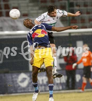 Fussball. Tipp3-Bundesliga. SK Austria Kelag Kaernten  gegen RB Salzburg. Wolfgang Bubenik, (Austria Kaernten), Somen Tchoy (Salzburg). Klagenfurt, 4.3..2009. 
Foto: Kuess

---
pressefotos, pressefotografie, kuess, qs, qspictures, sport, bild, bilder, bilddatenbank