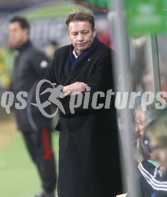 Fussball. Tipp3-Bundesliga. SK Austria Kelag Kaernten  gegen RB Salzburg. Trainer Co Adriaanse (Salzburg). Klagenfurt, 4.3..2009. 
Foto: Kuess

---
pressefotos, pressefotografie, kuess, qs, qspictures, sport, bild, bilder, bilddatenbank