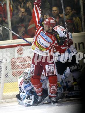 EBEL. Eishockey Bundesliga. KAC gegen EHC LIWEST Linz. Mike Craig, (KAC),  Alex Westlund (Linz). Klagenfurt, am 5.3.2009.
Foto: Kuess 

---
pressefotos, pressefotografie, kuess, qs, qspictures, sport, bild, bilder, bilddatenbank