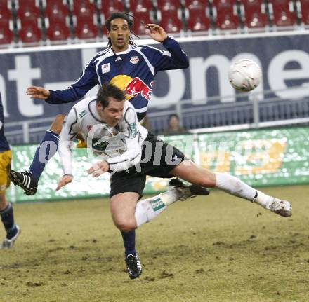 Fussball. Tipp3-Bundesliga. SK Austria Kelag Kaernten  gegen RB Salzburg. Maier Santos Schumacher Thiago (Austria Kaernten), Robin Nelisse (Salzburg). Klagenfurt, 4.3..2009. 
Foto: Kuess

---
pressefotos, pressefotografie, kuess, qs, qspictures, sport, bild, bilder, bilddatenbank