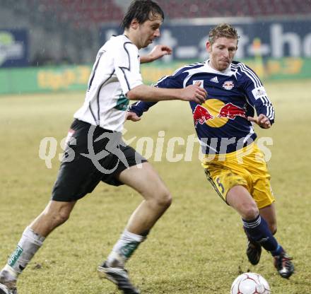 Fussball. Tipp3-Bundesliga. SK Austria Kelag Kaernten  gegen RB Salzburg. Wolfgang Bubenik, (Austria Kaernten), Ronald Gercaliu (Salzburg). Klagenfurt, 4.3..2009. 
Foto: Kuess

---
pressefotos, pressefotografie, kuess, qs, qspictures, sport, bild, bilder, bilddatenbank