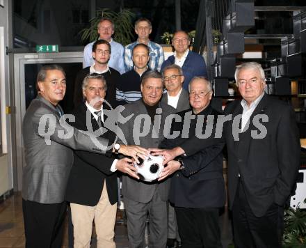 Kaerntner Fussballverband. Alois Obwurzer, Alfred Wieser, Werner Lippitz, DDr. Kappl, Hans Hantschk, Daniel Nedved, Arno Weichsler, Sylvester Dioethe, Siegfried Radl, Johann Schrittesser, Walter Dietz. Klagenfurt, am 5.3.2009.
Foto: Kuess
---
pressefotos, pressefotografie, kuess, qs, qspictures, sport, bild, bilder, bilddatenbank