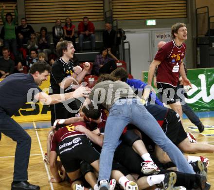 Volleyball. VBK Klagenfurt gegen TSV Hartberg. Jubel Hartberg. Klagenfurt, 7.3.2009
Foto: Kuess

---
pressefotos, pressefotografie, kuess, qs, qspictures, sport, bild, bilder, bilddatenbank