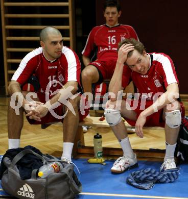 Volleyball. VBK Klagenfurt gegen TSV Hartberg. Enttaeuscht Zhivko  KOLEV, Taylor EVANS (VBK). Klagenfurt, 7.3.2009
Foto: Kuess

---
pressefotos, pressefotografie, kuess, qs, qspictures, sport, bild, bilder, bilddatenbank