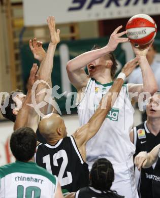 Basketball Bundesliga. Woerthersee Piraten gegen Guessing Knights. Rasid Mahalbasic (Piraten), Marqus Ledoux
 (Guessing). Klagenfurt, am 8.3.2009.
Foto: Kuess

---
pressefotos, pressefotografie, kuess, qs, qspictures, sport, bild, bilder, bilddatenbank