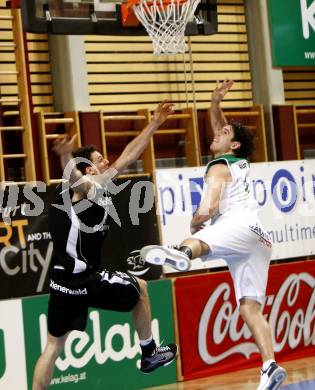 Basketball Bundesliga. Woerthersee Piraten gegen Guessing Knights. Andreas Kuttnig (Piraten), Jason Chappel (Guessing). Klagenfurt, am 8.3.2009.
Foto: Kuess

---
pressefotos, pressefotografie, kuess, qs, qspictures, sport, bild, bilder, bilddatenbank