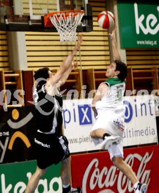 Basketball Bundesliga. Woerthersee Piraten gegen Guessing Knights. Andreas Kuttnig (Piraten), Jason Chappel (Guessing). Klagenfurt, am 8.3.2009.
Foto: Kuess

---
pressefotos, pressefotografie, kuess, qs, qspictures, sport, bild, bilder, bilddatenbank