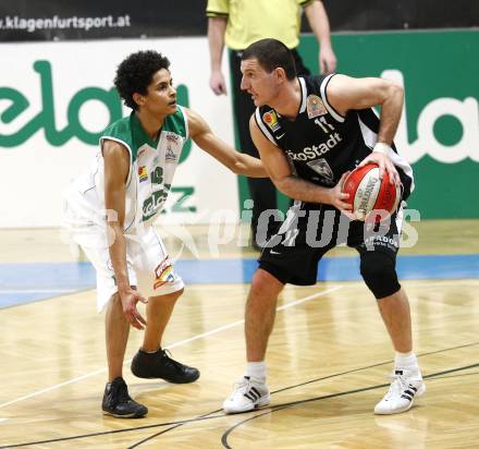 Basketball Bundesliga. Woerthersee Piraten gegen Guessing Knights. Samuel Bachlechner (Piraten), Matthias Klepeisz (Guessing). Klagenfurt, am 8.3.2009.
Foto: Kuess
---
pressefotos, pressefotografie, kuess, qs, qspictures, sport, bild, bilder, bilddatenbank