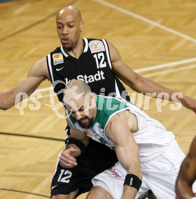 Basketball Bundesliga. Woerthersee Piraten gegen Guessing Knights. Joachim Buggelsheim (Piraten), Marqus Ledoux
 (Guessing). Klagenfurt, am 8.3.2009.
Foto: Kuess

---
pressefotos, pressefotografie, kuess, qs, qspictures, sport, bild, bilder, bilddatenbank