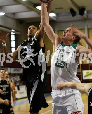 Basketball Bundesliga. Woerthersee Piraten gegen Guessing Knights. Rasid Mahalbasic (Piraten), Daniel Muellner (Guessing). Klagenfurt, am 8.3.2009.
Foto: Kuess
---
pressefotos, pressefotografie, kuess, qs, qspictures, sport, bild, bilder, bilddatenbank