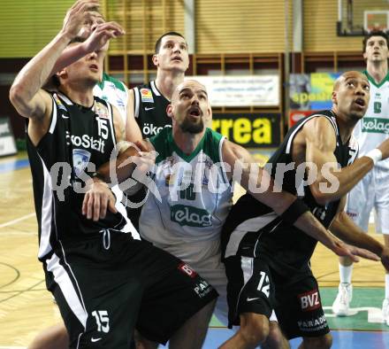 Basketball Bundesliga. Woerthersee Piraten gegen Guessing Knights. Joachim Buggelsheim (Piraten), Jason Chappel, Marqus Ledoux (Guessing). Klagenfurt, am 8.3.2009.
Foto: Kuess
---
pressefotos, pressefotografie, kuess, qs, qspictures, sport, bild, bilder, bilddatenbank