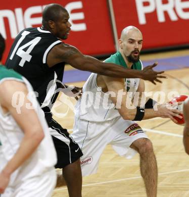 Basketball Bundesliga. Woerthersee Piraten gegen Guessing Knights. Joachim Buggelsheim (Piraten), Yao Schaefer-Tsahe (Guessing). Klagenfurt, am 8.3.2009.
Foto: Kuess

---
pressefotos, pressefotografie, kuess, qs, qspictures, sport, bild, bilder, bilddatenbank