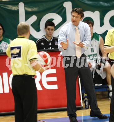 Basketball Bundesliga. Woerthersee Piraten gegen Guessing Knights. Trainer Mathias Fischer (Piraten). Klagenfurt, am 8.3.2009.
Foto: Kuess
---
pressefotos, pressefotografie, kuess, qs, qspictures, sport, bild, bilder, bilddatenbank