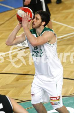 Basketball Bundesliga. Woerthersee Piraten gegen Guessing Knights. Erik Rhinehart (Piraten). Klagenfurt, am 8.3.2009.
Foto: Kuess
---
pressefotos, pressefotografie, kuess, qs, qspictures, sport, bild, bilder, bilddatenbank