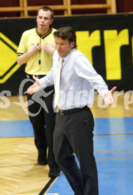 Basketball Bundesliga. Woerthersee Piraten gegen Guessing Knights. Trainer Mathias Fischer (Piraten). Klagenfurt, am 8.3.2009.
Foto: Kuess
---
pressefotos, pressefotografie, kuess, qs, qspictures, sport, bild, bilder, bilddatenbank