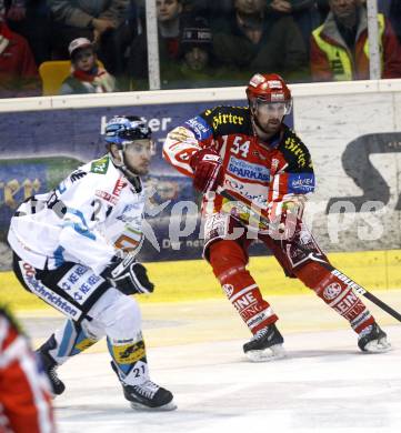 EBEL. Eishockey Bundesliga. KAC gegen EHC Liwest Linz. Andrew Schneider (KAC), Philipp Lukas (Linz). Klagenfurt, am 10.3.2009.
Foto: Kuess
---
pressefotos, pressefotografie, kuess, qs, qspictures, sport, bild, bilder, bilddatenbank