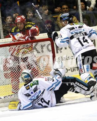 EBEL. Eishockey Bundesliga. KAC gegen EHC Liwest Linz. Mike Craig (KAC), Alex Westlund, Florian Iberer (Linz). Klagenfurt, am 10.3.2009.
Foto: Kuess
---
pressefotos, pressefotografie, kuess, qs, qspictures, sport, bild, bilder, bilddatenbank