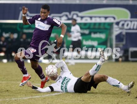 Fussball. Tipp3-Bundesliga. SK Austria Kelag Kaernten  gegen Austria Wien. Oliver Pusztai, (Austria Kaernten), Ruben Okotie (Wien). Klagenfurt, 14.3..2009. 
Foto: Kuess

---
pressefotos, pressefotografie, kuess, qs, qspictures, sport, bild, bilder, bilddatenbank