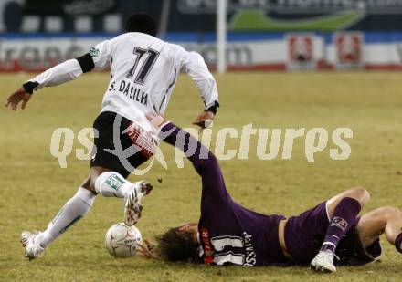 Fussball. Tipp3-Bundesliga. SK Austria Kelag Kaernten  gegen Austria Wien. Sandro, (Austria Kaernten), Lukas Moessner (Wien). Klagenfurt, 14.3..2009. 
Foto: Kuess

---
pressefotos, pressefotografie, kuess, qs, qspictures, sport, bild, bilder, bilddatenbank