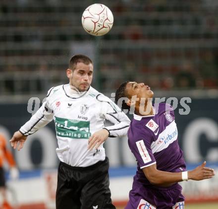 Fussball. Tipp3-Bundesliga. SK Austria Kelag Kaernten  gegen Austria Wien. Oliver Pusztai, (Austria Kaernten),  Ruben Okotie (Wien). Klagenfurt, 14.3..2009. 
Foto: Kuess

---
pressefotos, pressefotografie, kuess, qs, qspictures, sport, bild, bilder, bilddatenbank