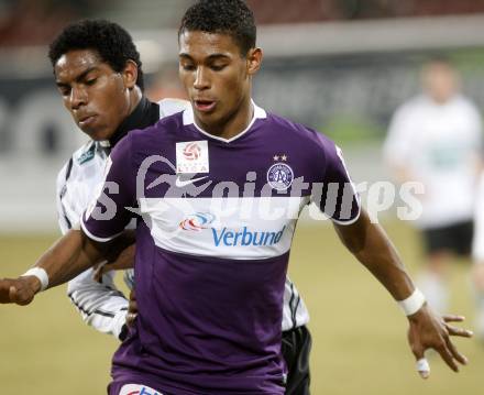 Fussball. Tipp3-Bundesliga. SK Austria Kelag Kaernten  gegen Austria Wien. Sandro, (Austria Kaernten), Ruben Okotie (Wien). Klagenfurt, 14.3..2009. 
Foto: Kuess

---
pressefotos, pressefotografie, kuess, qs, qspictures, sport, bild, bilder, bilddatenbank