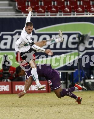 Fussball. Tipp3-Bundesliga. SK Austria Kelag Kaernten  gegen Austria Wien. Oliver Pusztai,  (Austria Kaernten), Ruben Okotie (Wien). Klagenfurt, 14.3..2009. 
Foto: Kuess

---
pressefotos, pressefotografie, kuess, qs, qspictures, sport, bild, bilder, bilddatenbank