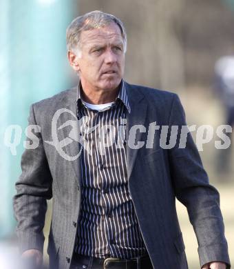 Fussball Regionalliga. SAK gegen FC Blau Weiss Linz. Trainer Adam Kensy (Linz). Klagenfurt, am 14.3.2009.
Foto: Kuess
---
pressefotos, pressefotografie, kuess, qs, qspictures, sport, bild, bilder, bilddatenbank