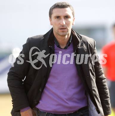 Fussball Regionalliga. SAK gegen FC Blau Weiss Linz. Trainer Goran Lucic (SAK). Klagenfurt, am 14.3.2009.
Foto: Kuess
---
pressefotos, pressefotografie, kuess, qs, qspictures, sport, bild, bilder, bilddatenbank