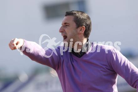 Fussball Regionalliga. SAK gegen FC Blau Weiss Linz. Trainer Goran Lucic (SAK). Klagenfurt, am 14.3.2009.
Foto: Kuess
---
pressefotos, pressefotografie, kuess, qs, qspictures, sport, bild, bilder, bilddatenbank