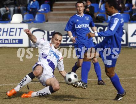 Fussball Regionalliga. SAK gegen FC Blau Weiss Linz. Goran Jolic (SAK), Duru Valentine. Klagenfurt, am 14.3.2008.
Foto: Kuess
---
pressefotos, pressefotografie, kuess, qs, qspictures, sport, bild, bilder, bilddatenbank