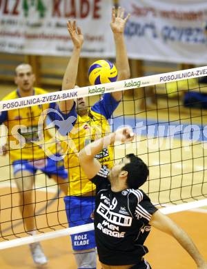 Volleyball BUndesliga. SK Aich/Dob gegen Aon Hotvolleys Wien. Ivo Kenderov (Aich/Dob), Fernando Morales (Hotvolleys). Prevalje, am 17.3.2009.
Foto: Kuess
---
pressefotos, pressefotografie, kuess, qs, qspictures, sport, bild, bilder, bilddatenbank